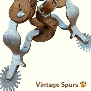 Fun spurs. Not sharp. Mostly for decor!